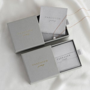50 peças 9*9*3,5 cm Caixa de gaveta de papel cinza Caixa de joias personalizada com esponja Logotipo personalizado Colar Brincos caixa Melhor caixa de papelão