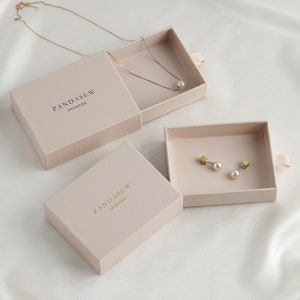 Caja de papel personalizada para anillos, paquete de collar con logotipo personalizado, cajón de cartón a granel, 50 unidades, 7x9x2,5 cm