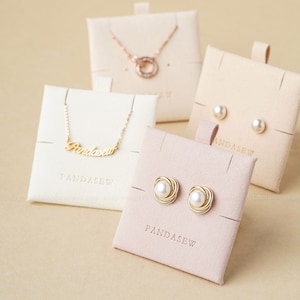 50 Stück individuelle Schmuck Insert Karte Logo gedruckt kleine Ohrringe und Halskette Pad Schmuckhalter Display Karte
