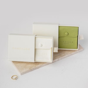 50pcs 9x9x3.5cm Paper box new cream white custom jewelry box personalized logo necklace earrings ring jewelry packaging box bulk drawer box