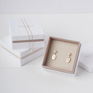 50pcs 8.5x8.5x4cm personalized jewelry box, suede covered box, necklace earrings ring box lid and base box jewellery gift pacakge