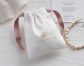 50 blanc logo personnalisé impression sacs à cordon personnalisés sacs d'emballage de bijoux pochettes sacs de faveur de mariage chic sacs en flanelle blanche