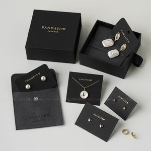 50 stks 8 x 8 x 3,5 cm Sieradendoos zwart op maat gemaakte doos gepersonaliseerd logo ketting oorbellen ring sieraden verpakking beste ladedoos jubileum