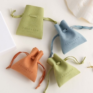 50 custom jewelry packaging pouch custom logo chic small wedding favor bags microfiber ring pouch embossing logo multicolor