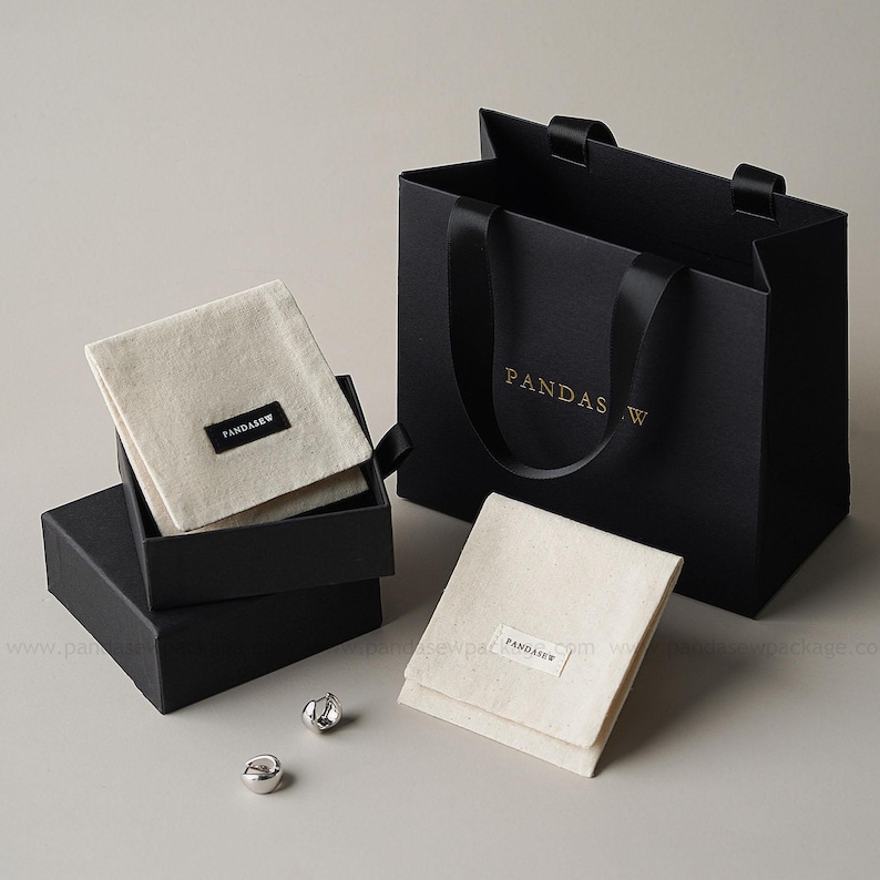 Elegant Gift-ready Jewelry Packaging, Black Box, Cotton Pouches, Perfect for Presenting Fine Jewelry