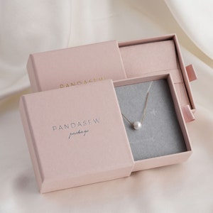 50 peças 9*9*3,5 cm Caixa de papel cinza rosa Caixa de gaveta de joias personalizada Logotipo personalizado Colar Brincos Anel Colar Caixa de embalagem de joias