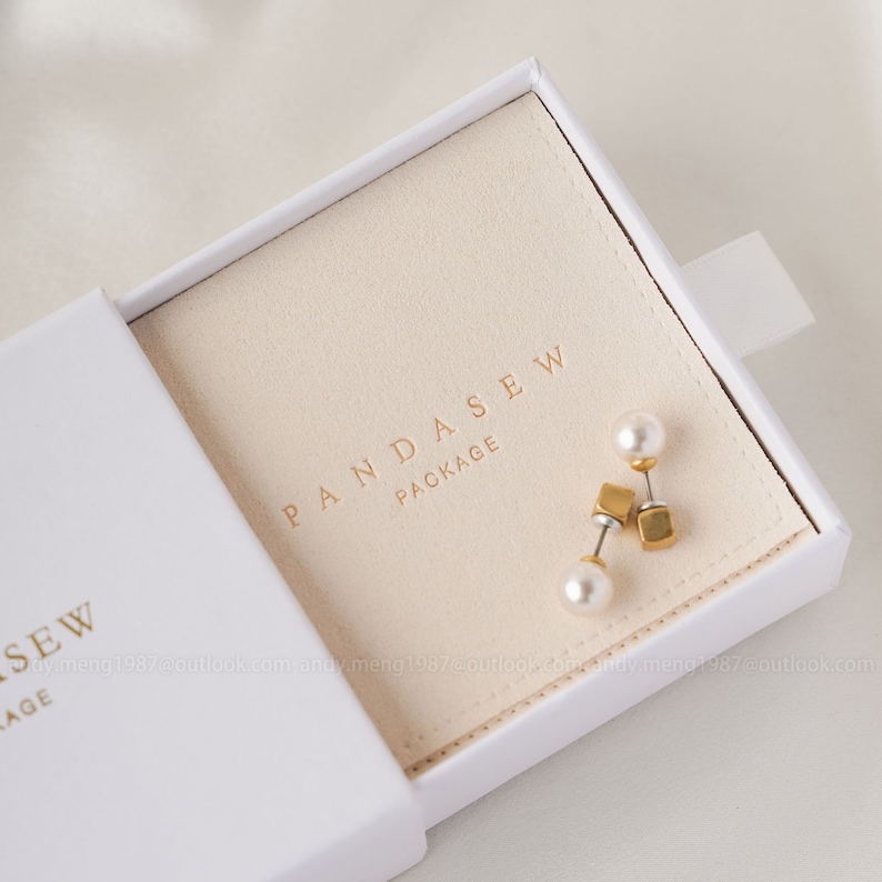 white jewelry box with texture bag set