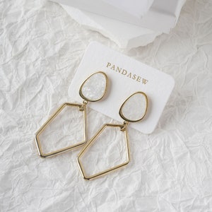 Paquete de 100 piezas de tarjetas para sujetar aretes y joyas de PandaSew, 400 g, etiquetas de papel para embalaje para colgar collares con logotipo personalizado, tarjetas para aretes