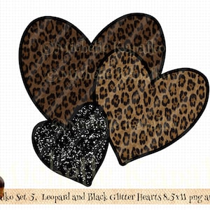 Puede incluir: Tres corazones superpuestos, uno negro con purpurina y dos marrones con estampado de leopardo. Los corazones están delineados en negro.