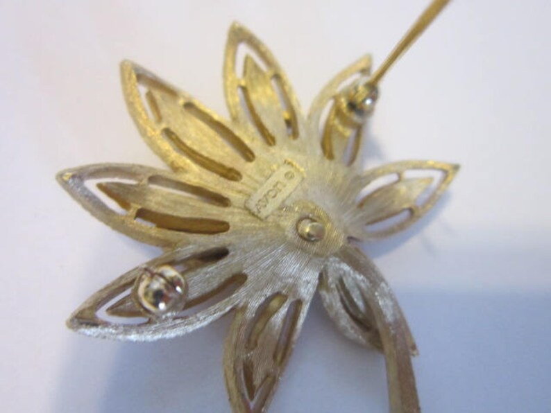 Vintage Designer Avon Brushed Gold Tone Large Flower Brooch