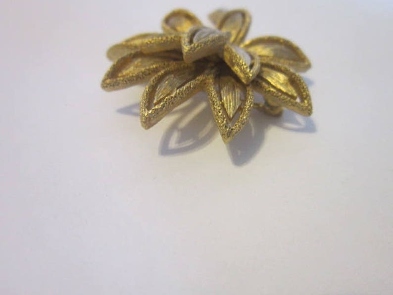 Vintage Designer Avon Brushed Gold Tone Large Flower Brooch