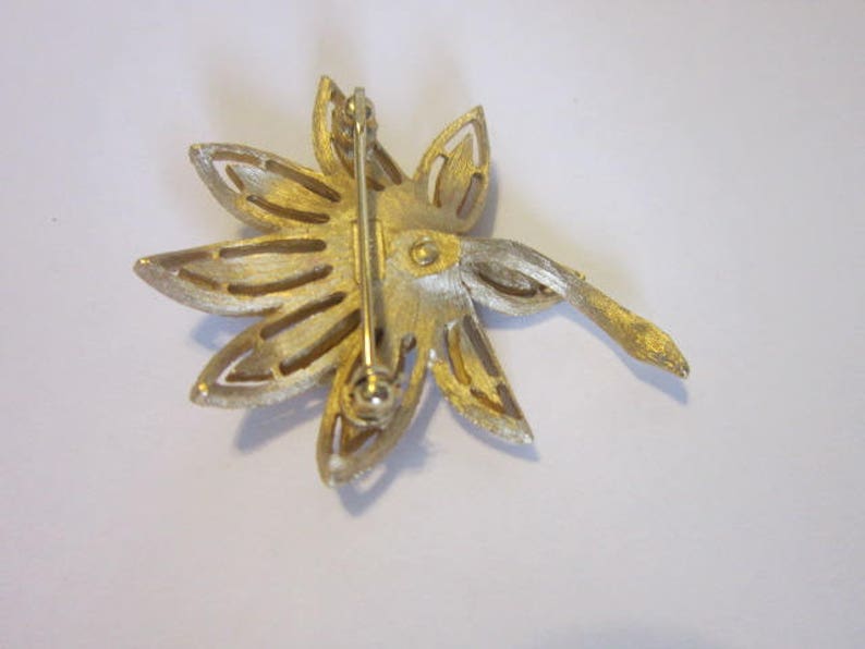 Vintage Designer Avon Brushed Gold Tone Large Flower Brooch