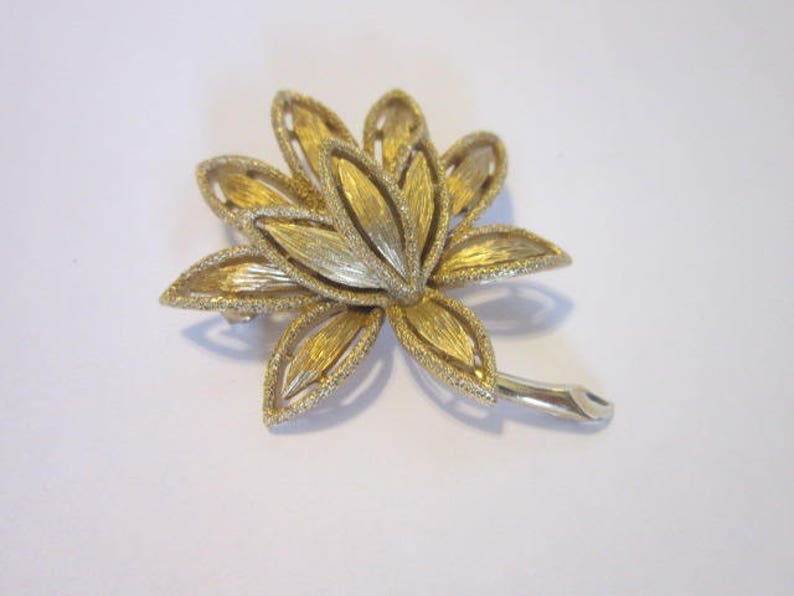 Vintage Designer Avon Brushed Gold Tone Large Flower Brooch