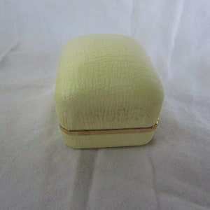 Nice Vintage Jewelers Ring Case Jewel Box