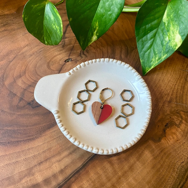 Heart Two Toned Wooden Progress Keeper & 6 Hexagon Antique Bronze Stitch Markers