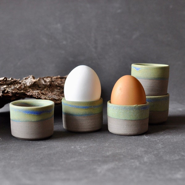 Eierbecher in Anthrazit/Dunkelbraun, getöpfert, für mittel bis große Eier, Schnapsgläser, Keramik Steinzeug, minimalist Natur Waldfarben