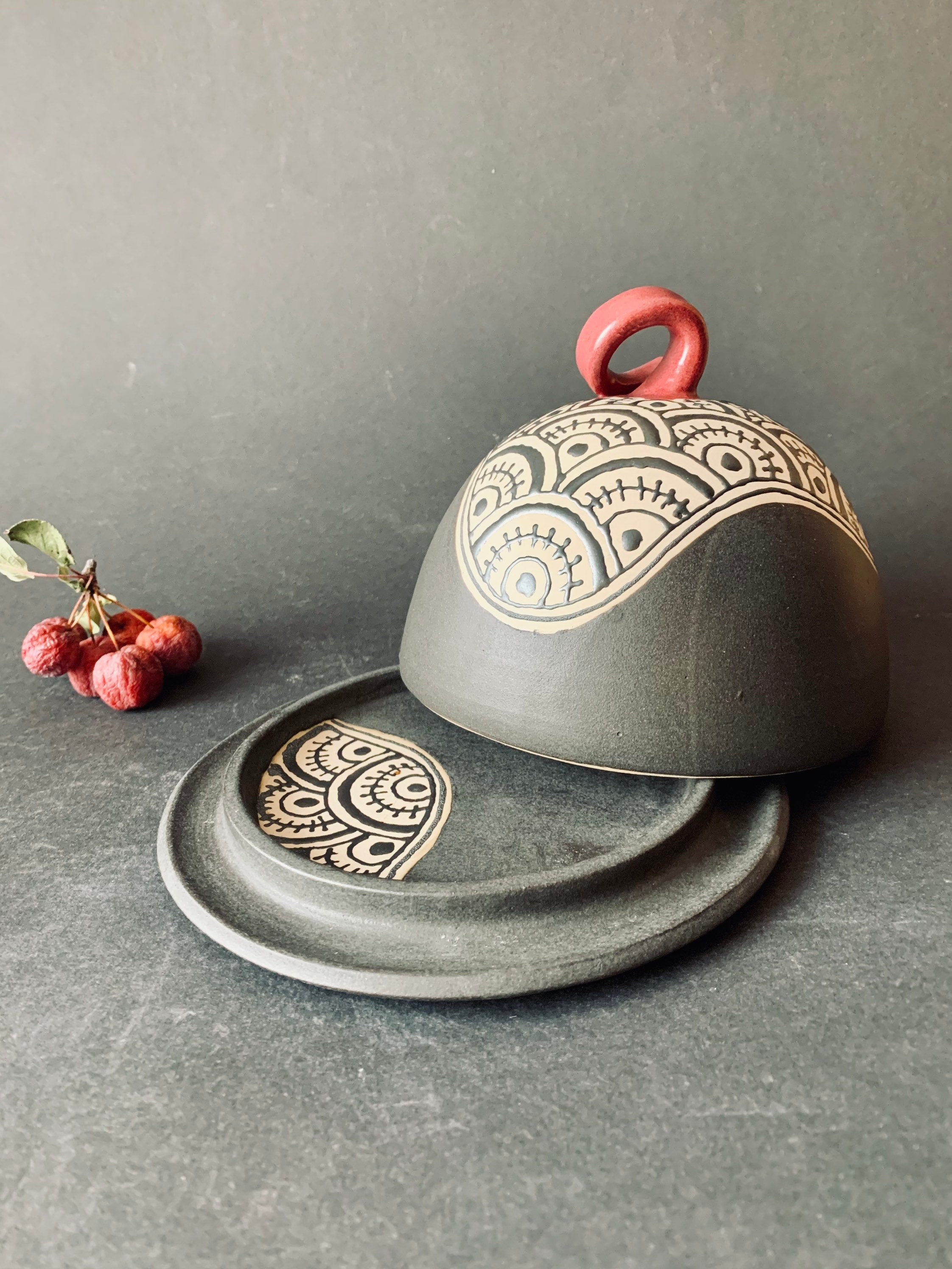 Antique English Ceramic Cheese Keeper or Butter Dome, 1900 for sale at  Pamono