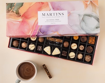 Alcohol-Free Chocolate Assortment by Martin's Chocolatier Gift Box with 30 Chocolates in 15 flavours (434g)