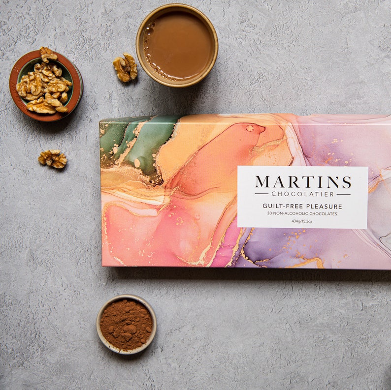 Alcohol-Free Chocolate Assortment by Martin's Chocolatier Gift Box with 30 Chocolates in 15 flavours 434g image 3