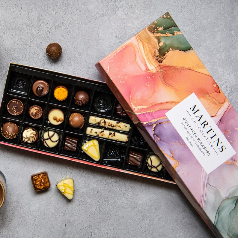 Alcohol-Free Chocolate Assortment by Martin's Chocolatier Gift Box with 30 Chocolates in 15 flavours 434g zdjęcie 2