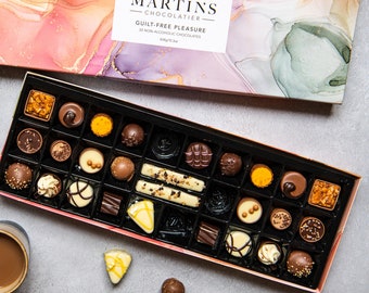 Alcohol-Free Chocolate Assortment by Martin's Chocolatier Gift Box with 30 Chocolates in 15 flavours (434g)