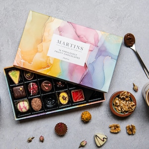 Martin's Chocolatier Signature Chocolate Assortment 16 Box Luxury Chocolate Gift Box  in 6 Flavours Belgian Chocolates Easter Chocolate Gift