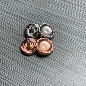 Keturi button