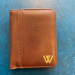Billetera con inicial personalizada, regalo para hombres, regalo para niños, adolescentes, regalo para papá, regalo para novio, apariencia de cuero, billetera con monograma