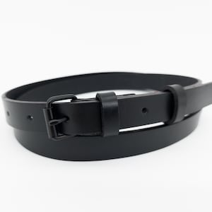 Black Leather Belt for Women – Full-Grain Handmade Skinny Belt with Black Roller Buckle, Minimalist Waist Belt for Jeans & Dress