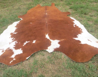 HEREFORD REDISH BROWN  ! Large ! New cowhide rug natural hair on - 6x6 ft size approx Tricolor brown tones soft hair Carpet  Cow hide W-H R