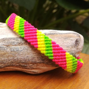 Surfer bracelet women and girls, Neon pink macrame bracelet, Waxed thread bracelet, Woven string bracelet, Surfer girl bracelet, Pura Vida.