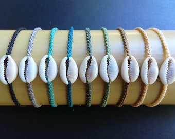 Cowrie shell bracelet, Shell bracelet, Macrame beach bracelet, Waxed cord bracelet, Surfer bracelet, Knotted thread bracelet,Pura Vida style
