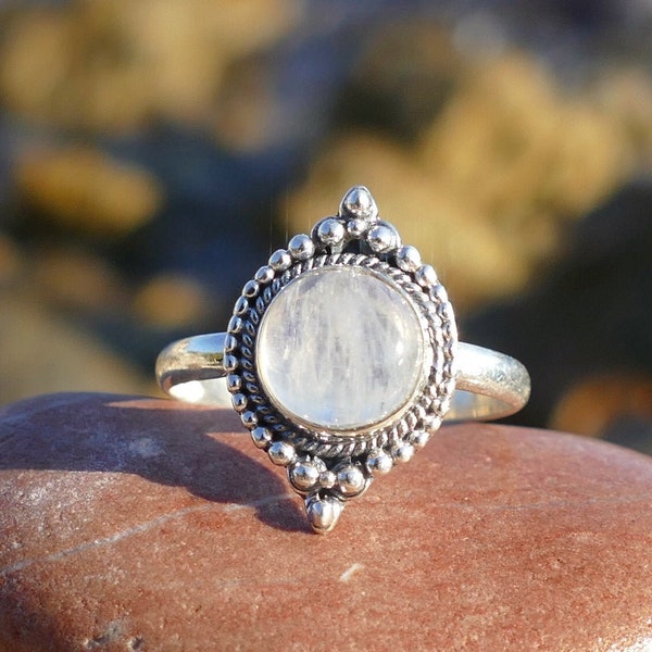 Moon stone silver ring, sterling silver ring, silver ring for woman, silver ring with moon stone, silver ring with white gem, gift, moon gem
