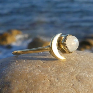 Adjustable moon ring, brass ring with moon, moon stone ring with moon design, open moon, moon jewelry, bohemian ring, hippie ring, ring gift