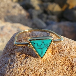 Turquoise ring, golden turquoise ring, triangle ring, geometric ring, brass ring with turquoise, triangle ring with turquoise, minimal, ring