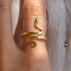 Bague serpent dorée, bague serpent réglable, bague ouverte, bague en laiton, bague shiva, bague kundalini, bijoux serpent, bague animal, ibiza, cadeau, design