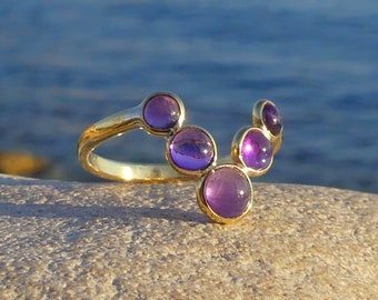 Bague en améthyste, bague en laiton avec améthyste, bague dorée avec améthyste, gemme violette, gemme de transformation, petite bague, cadeau, bague pour femme, gemme