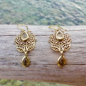 Lotus earring with citrine, golden lotus flower earring, golden lotus earring, flower earring with gem, lotus jewelry, flower jewelry, gift