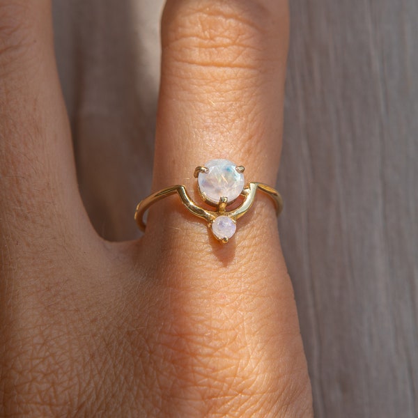 Mooie maansteenring, gouden maansteenring, maansteenring van hoge kwaliteit, delicate ring, dubbele stenen ring, ring met witte edelsteen, cadeau