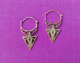 Arrow point earrings / pending tip of arrow