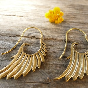 Goldene Ohrringe, Messingohrringe, Flügelohrringe, Flügel, Sterling-Messingohrringe, handgefertigter Schmuck, handgefertigte Ohrringe, Geschenk, besonderes Geschenk