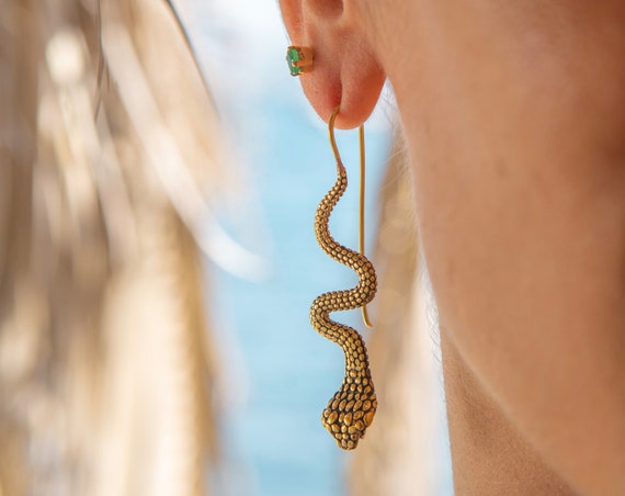 Orecchini a bottone con piccoli serpenti, gioielli da sposa unici, delicati orecchini a forma di serpente in oro e argento, gioielli elfici con animali - Italia