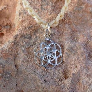 Flower of life necklace / Collar flor de la vida