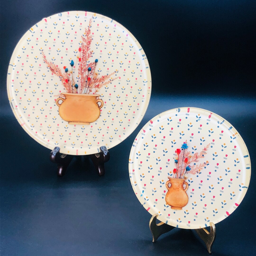 80s Modern Farmhouse Dried Flower Art Lucite Round Trivet Set, Vintage