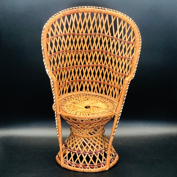 70s Peacock Wicker Chair PLANTER HOLDER, Boho Hippie Natural Neutral Decor, Vintage Sun Room Rattan Accent, Plants Lover Gift, Artsy Studio