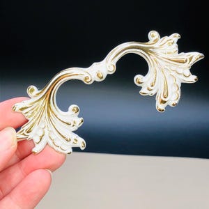 Vintage AMEROCK Franskt PROVINCIAL Lådhandtag i gyllene elfenben T-452BW: VAL - Reclaimed Hardware