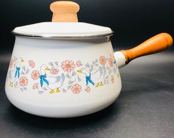 80s Chefmate Blue Ribbon Geese Enamel Fondue Pot and Lid, Wood Handle Knob, Pink Flower Country Cottage Saucepan, Eclectic Farmhouse Kitchen