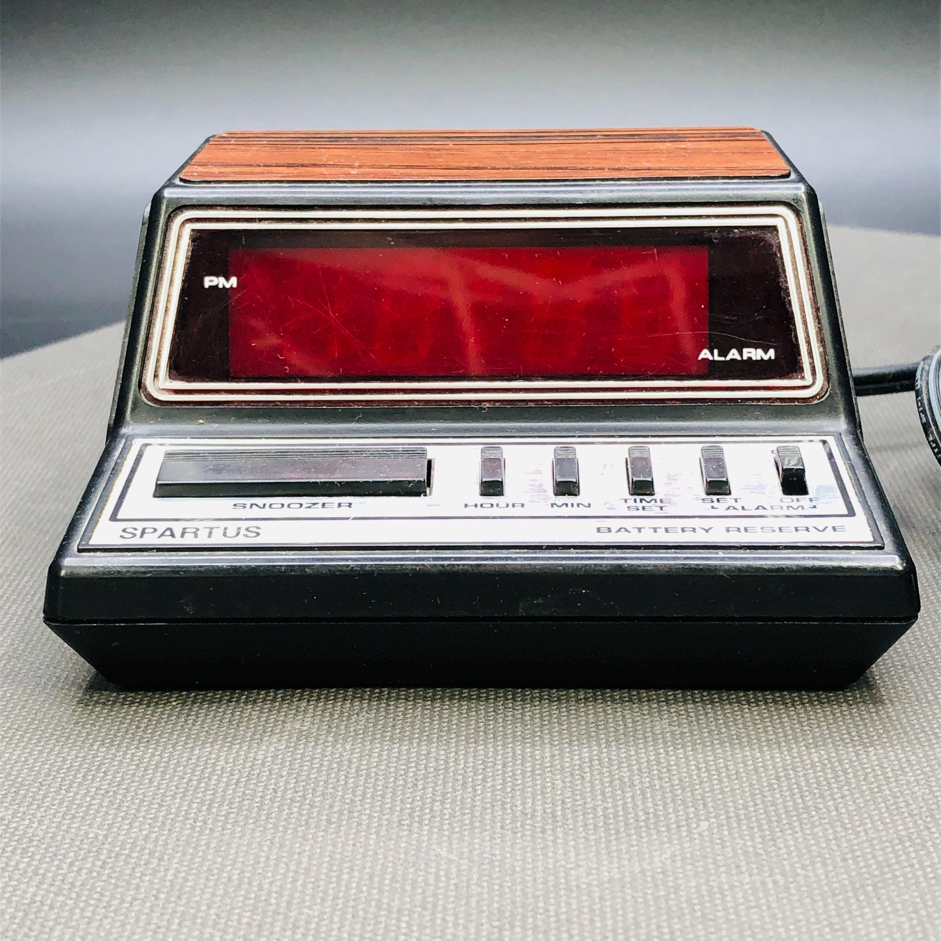 Deep Listening & 太古の記憶 Ver.3.0 Vintage 80s SPARTUS Neptune Wood Grain Digital Alarm Clock 1104