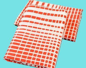 Vintage Red White Optical Illusion Square Tiles Mosaic Grid Pillowcase Set: Retro Statement Bedroom