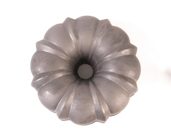 Northland Aluminum products bundt cake pan